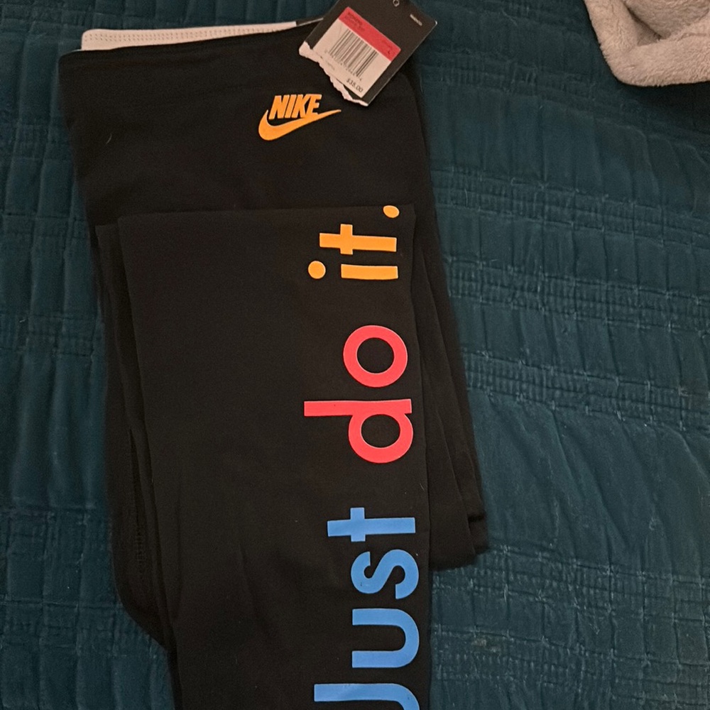 NWT NIKE LEGGINGS